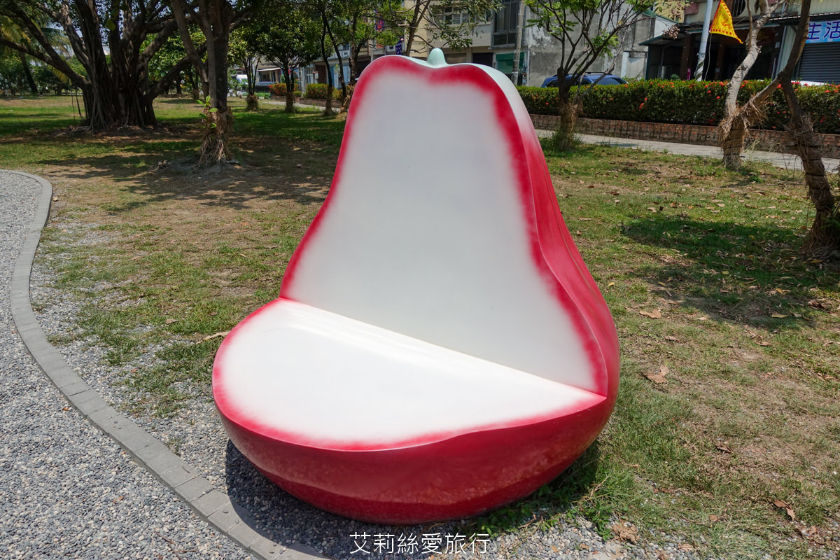 免費景點！屏東親子景點 林邊5米高飛天火車親子共融公園 順遊林邊蓮霧公園 近林邊車站