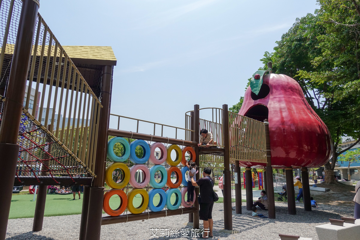 免費景點！屏東親子景點 林邊5米高飛天火車親子共融公園 順遊林邊蓮霧公園 近林邊車站