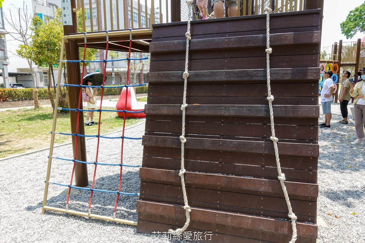 免費景點！屏東親子景點 林邊5米高飛天火車親子共融公園 順遊林邊蓮霧公園 近林邊車站