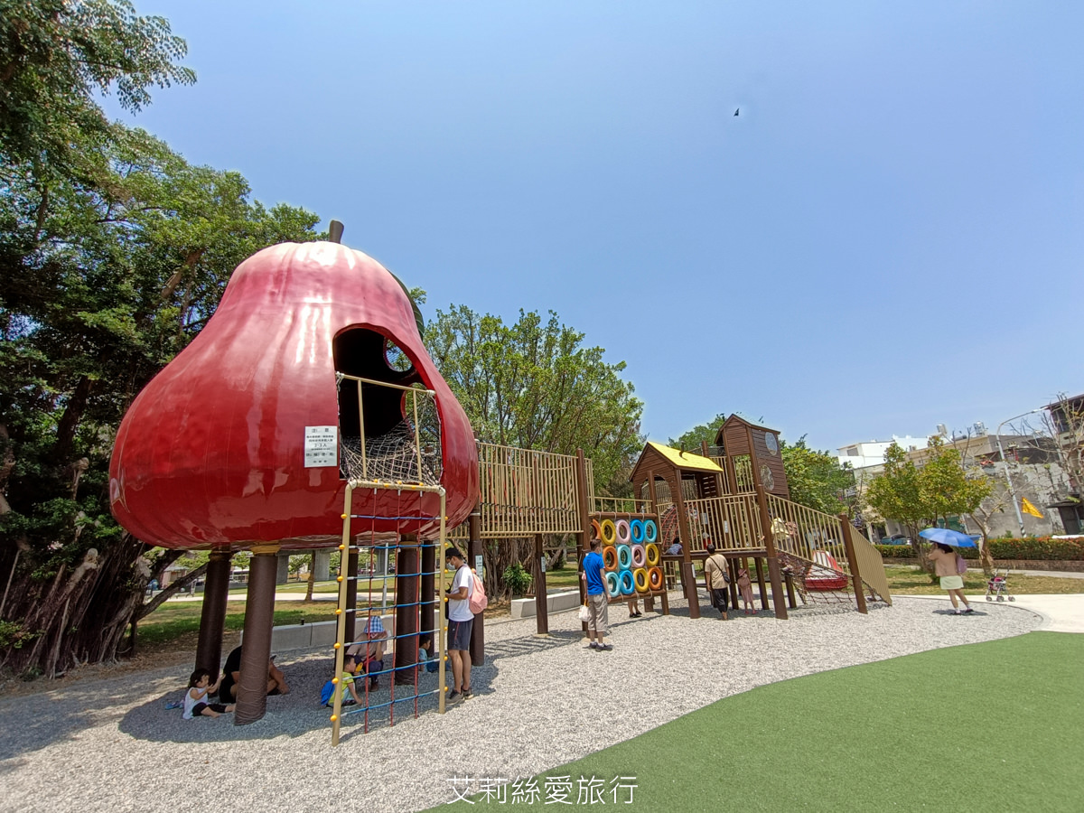 免費景點！屏東親子景點 林邊5米高飛天火車親子共融公園 順遊林邊蓮霧公園 近林邊車站