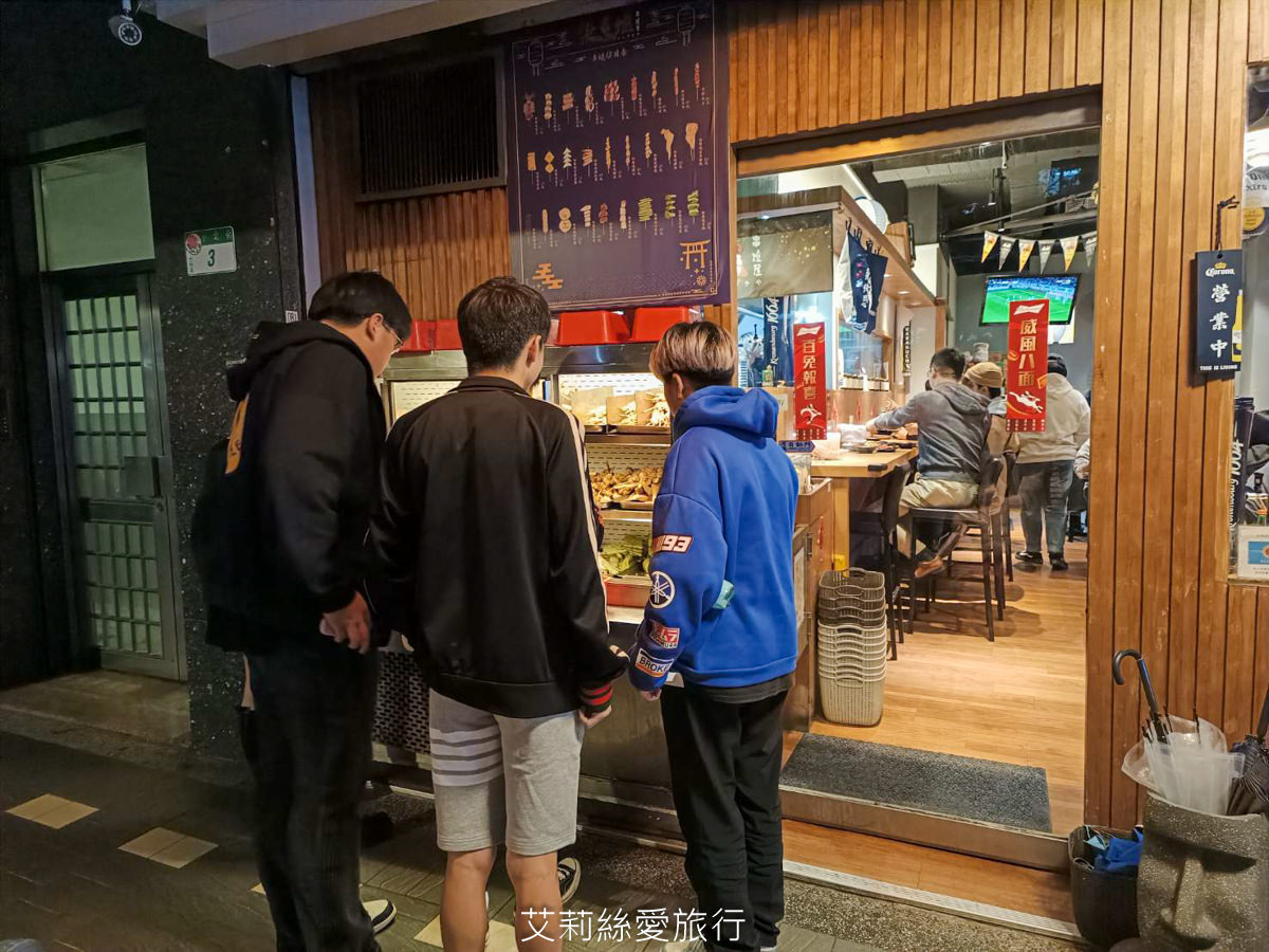 士林站必吃！ 柒息地串燒居酒屋 19元起平價串燒好吃燒烤 超級好吃的秘醬串燒 聚餐首選 捷運士林站