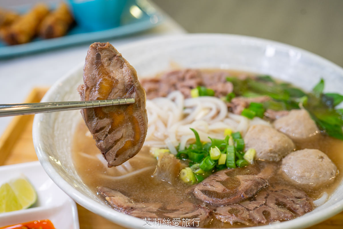 蘆洲美食》料多到滿出來道地越南河粉(Phở) 武氏明皇 捷運美食午晚餐