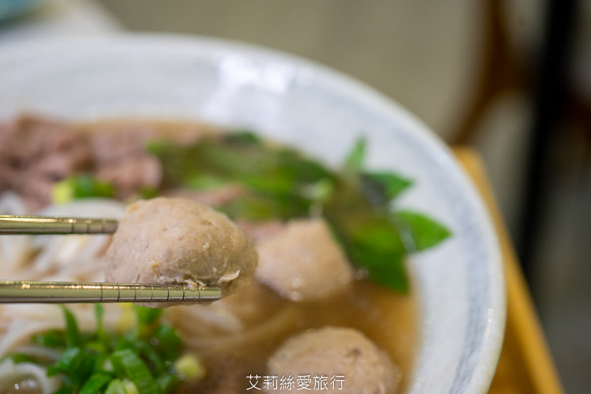 蘆洲美食》料多到滿出來道地越南河粉(Phở) 武氏明皇 捷運美食午晚餐