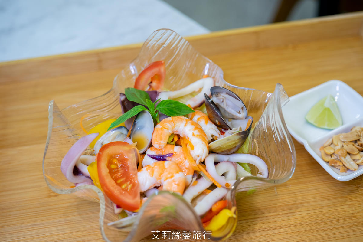 蘆洲美食》料多到滿出來道地越南河粉(Phở) 武氏明皇 捷運美食午晚餐