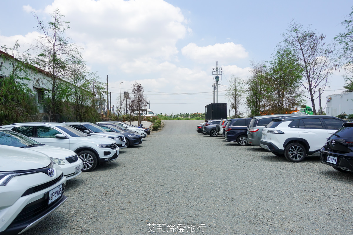 屏東美食 峇里島風景觀餐廳 水明漾 吃冰淇淋、餵魚拍美照 還有新鮮泰國蝦料理 冬季落羽松步道好浪漫 - 第5張圖 屏東美食 峇里島風景觀餐廳 水明漾 吃冰淇淋、餵魚拍美照 還有新鮮泰國蝦料理 冬季落羽松步道好浪漫