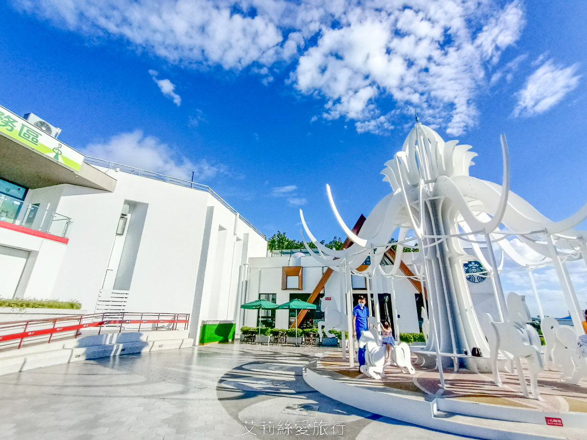 夢幻白色景點 積木城堡造型星巴克starbucks 絕美旋轉木馬 休息美拍喝咖啡