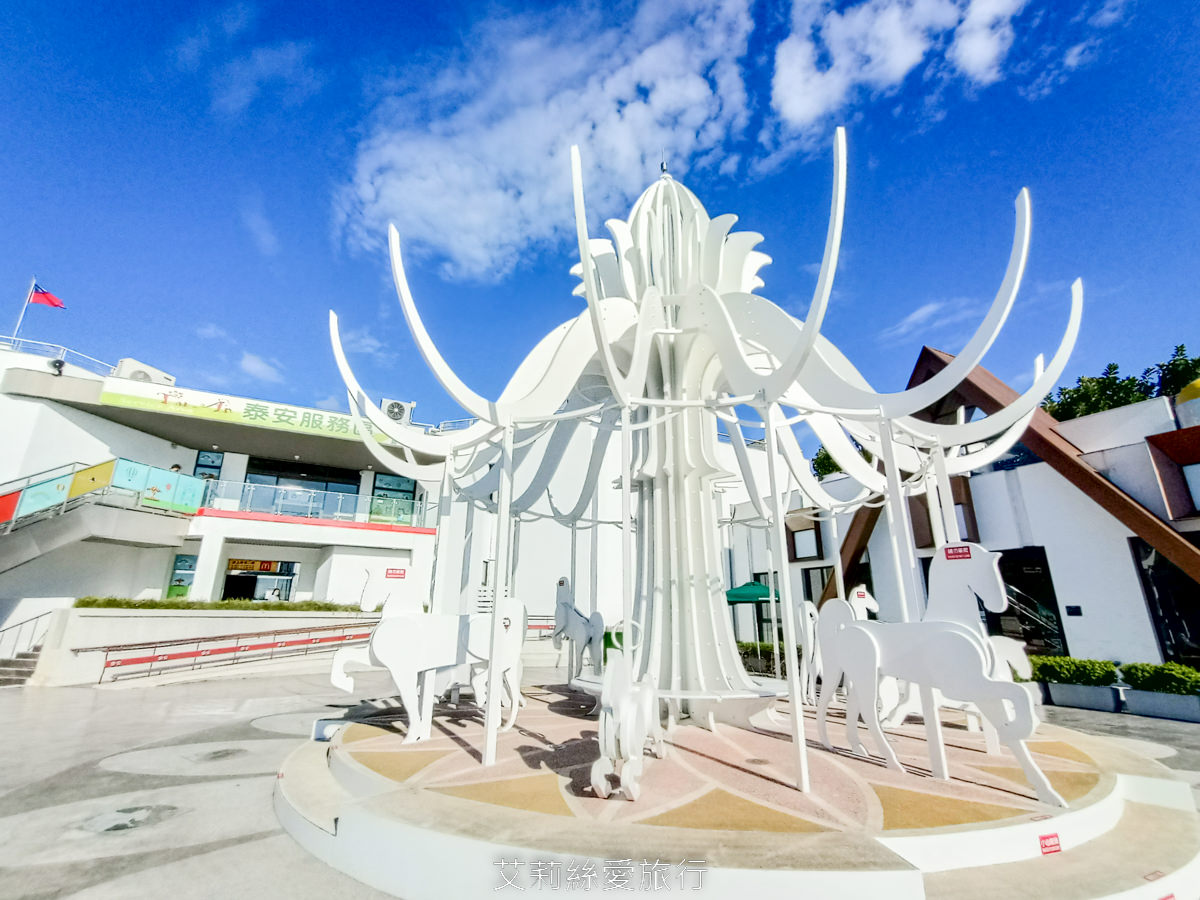 夢幻白色景點 積木城堡造型星巴克starbucks 絕美旋轉木馬 休息美拍喝咖啡