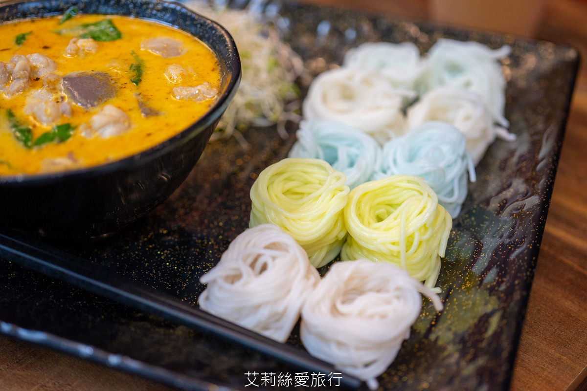 三重美食推薦 泰小吃店 真正泰國人開的泰式餐廳 泰國知名美食彩色米線條 媽媽麵 涼拌青木瓜絲都超道地! 奶茶控必喝泰式奶茶! - 第9張圖 三重美食推薦 泰小吃店 真正泰國人開的泰式餐廳 泰國知名美食彩色米線條 媽媽麵 涼拌青木瓜絲都超道地! 奶茶控必喝泰式奶茶!