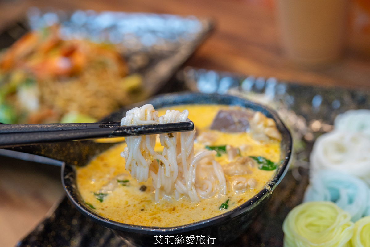 三重美食推薦 泰小吃店 真正泰國人開的泰式餐廳 泰國知名美食彩色米線條 媽媽麵 涼拌青木瓜絲都超道地! 奶茶控必喝泰式奶茶! - 第11張圖 三重美食推薦 泰小吃店 真正泰國人開的泰式餐廳 泰國知名美食彩色米線條 媽媽麵 涼拌青木瓜絲都超道地! 奶茶控必喝泰式奶茶!