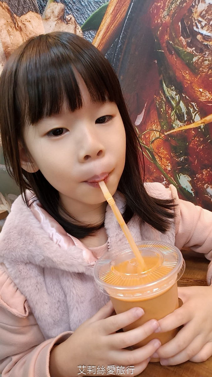 三重美食推薦 泰小吃店 真正泰國人開的泰式餐廳 泰國知名美食彩色米線條 媽媽麵 涼拌青木瓜絲都超道地! 奶茶控必喝泰式奶茶! - 第19張圖 三重美食推薦 泰小吃店 真正泰國人開的泰式餐廳 泰國知名美食彩色米線條 媽媽麵 涼拌青木瓜絲都超道地! 奶茶控必喝泰式奶茶!