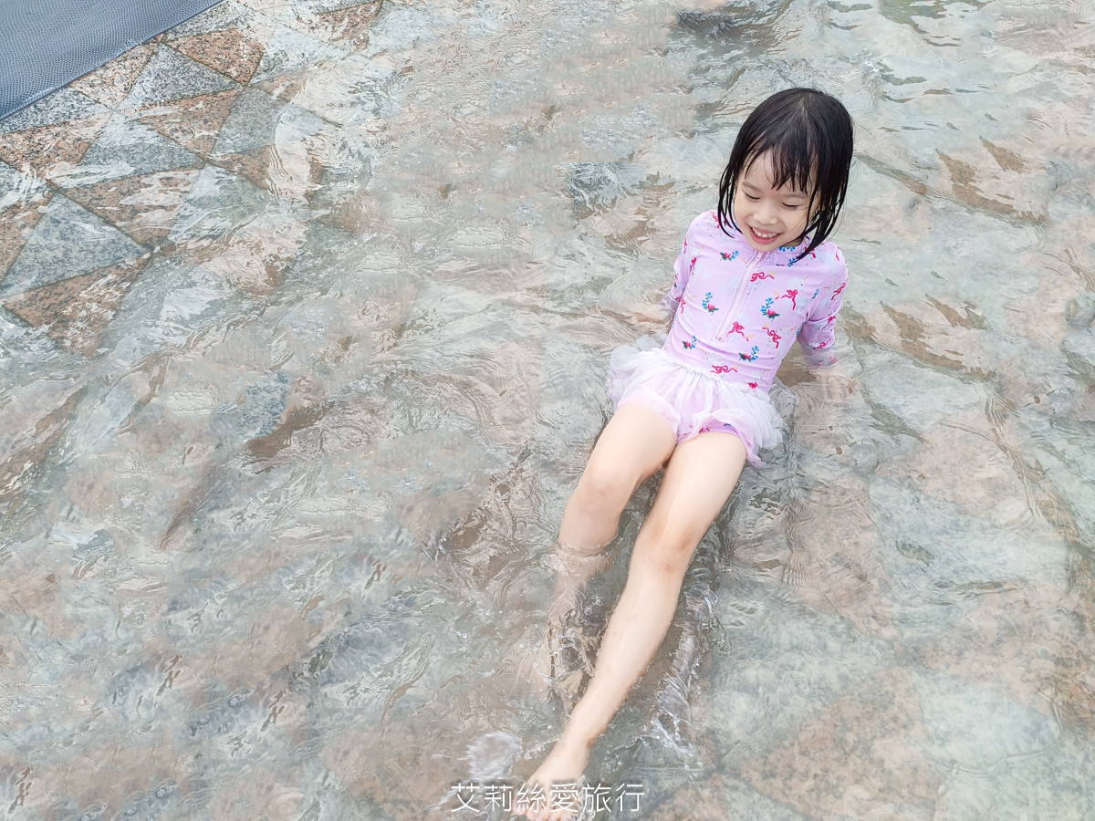 新北免費玩水景點 2024 海世界水樂園 開放時間 戲水池 噴水拱門 有沖洗區和更衣室 三重熊猴森樂園旁 捷運出站即可到！