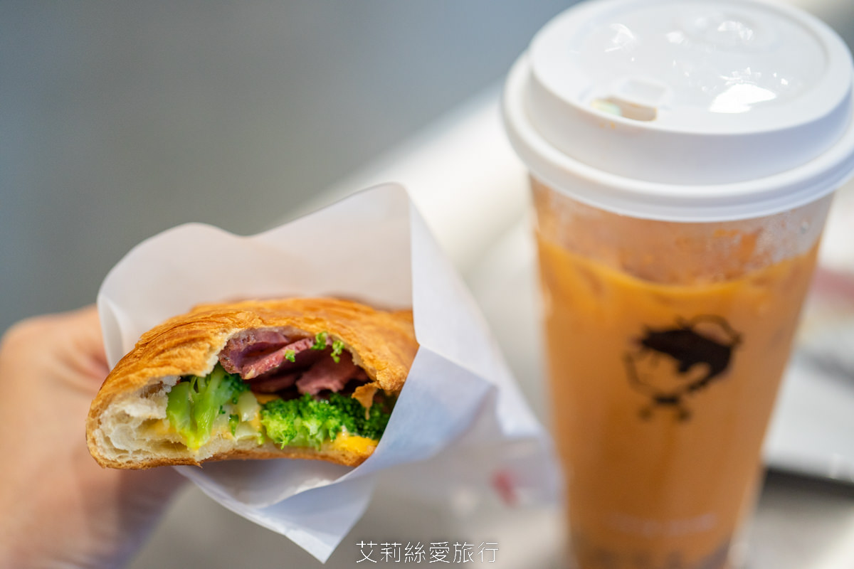 桃園藝文特區美食!玉津咖啡 銅板價吃法國進口可頌牛肉起士、最愛布丁珍珠奶茶冰沙、泰奶加紅豆紫米原來這麼搭! - 第12張圖 桃園藝文特區美食!玉津咖啡 銅板價吃法國進口可頌牛肉起士、最愛布丁珍珠奶茶冰沙、泰奶加紅豆紫米原來這麼搭!