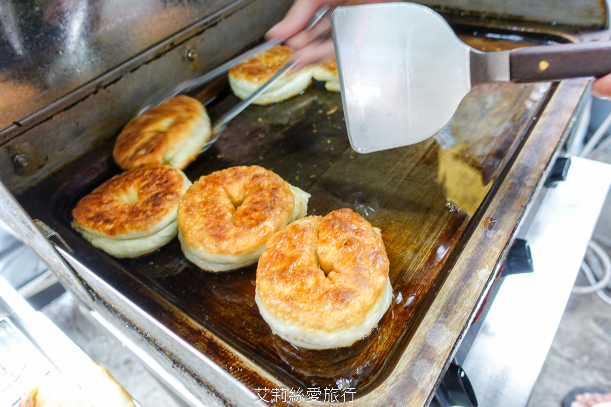 蘆洲夜市必吃 排隊美食 蘆洲王家手作蔥餅 每日手工現作 滿滿的蔥花香氣太迷人！