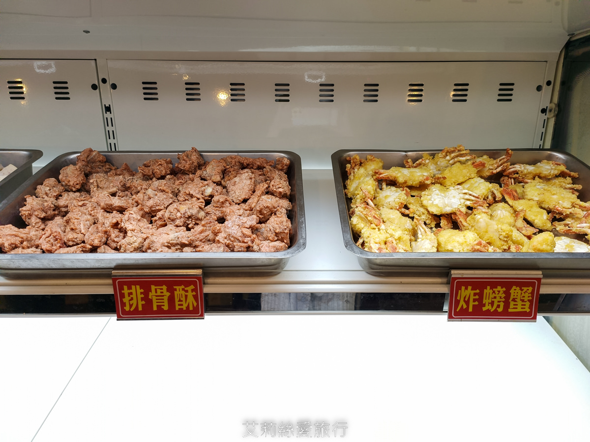 宜蘭吃到飽 礁溪吃到飽火鍋推薦 珍典精緻自助式火鍋 八種鍋底火鍋加自助吧任你吃 在地經營10年可容納百人大餐廳 有遊戲區