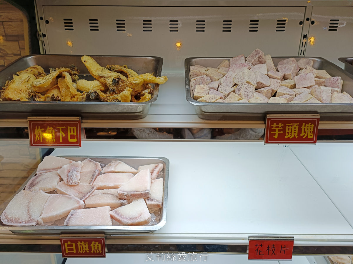 宜蘭吃到飽 礁溪吃到飽火鍋推薦 珍典精緻自助式火鍋 八種鍋底火鍋加自助吧任你吃 在地經營10年可容納百人大餐廳 有遊戲區