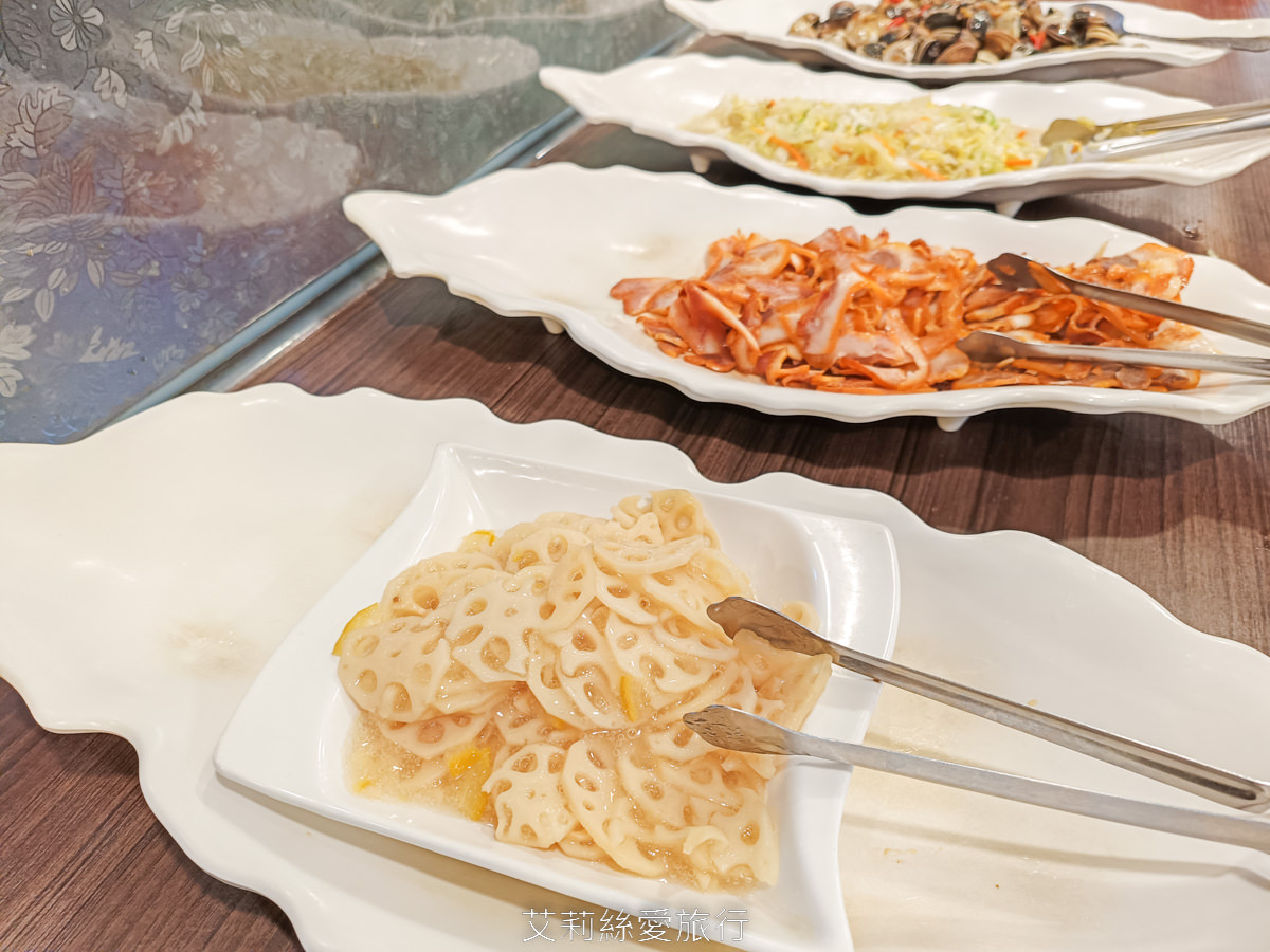 宜蘭吃到飽 礁溪吃到飽火鍋推薦 珍典精緻自助式火鍋 八種鍋底火鍋加自助吧任你吃 在地經營10年可容納百人大餐廳 有遊戲區