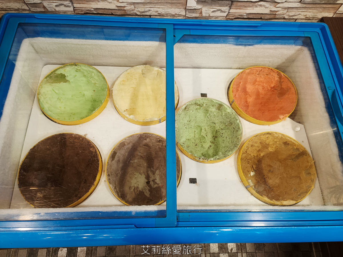 宜蘭吃到飽 礁溪吃到飽火鍋推薦 珍典精緻自助式火鍋 八種鍋底火鍋加自助吧任你吃 在地經營10年可容納百人大餐廳 有遊戲區