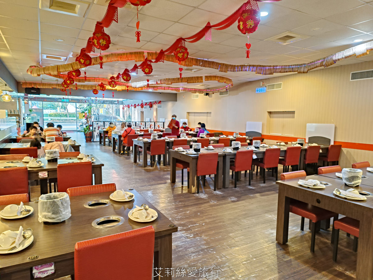 宜蘭吃到飽 礁溪吃到飽火鍋推薦 珍典精緻自助式火鍋 八種鍋底火鍋加自助吧任你吃 在地經營10年可容納百人大餐廳 有遊戲區
