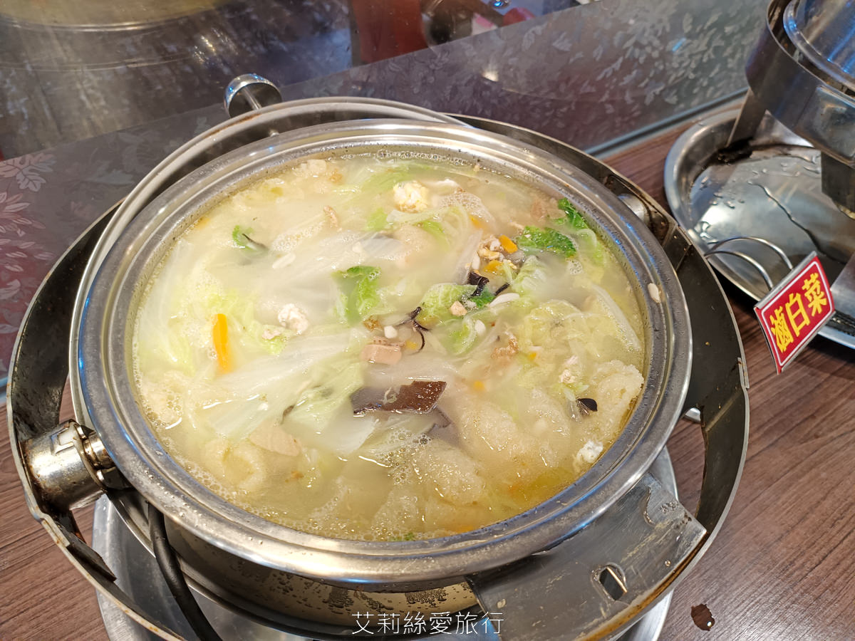 宜蘭吃到飽 礁溪吃到飽火鍋推薦 珍典精緻自助式火鍋 八種鍋底火鍋加自助吧任你吃 在地經營10年可容納百人大餐廳 有遊戲區