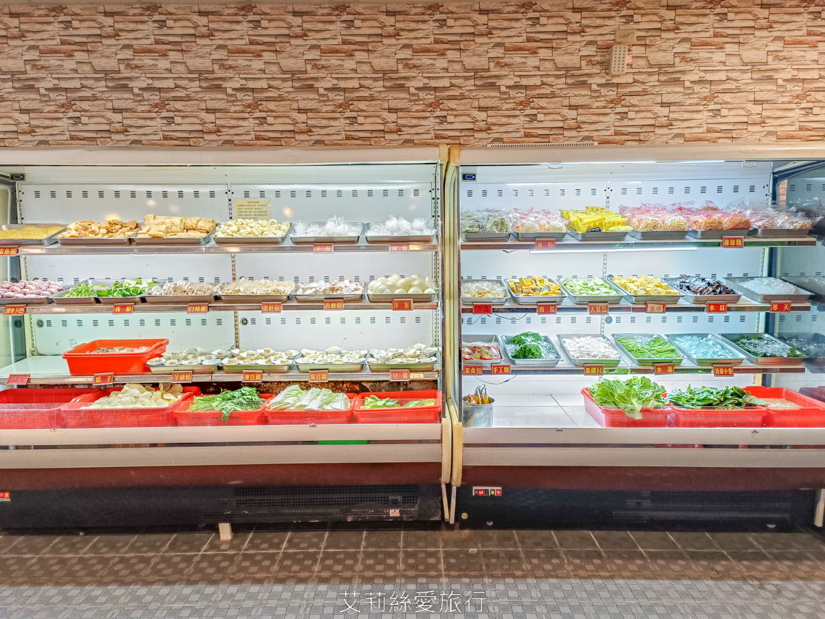 宜蘭吃到飽 礁溪吃到飽火鍋推薦 珍典精緻自助式火鍋 八種鍋底火鍋加自助吧任你吃 在地經營10年可容納百人大餐廳 有遊戲區