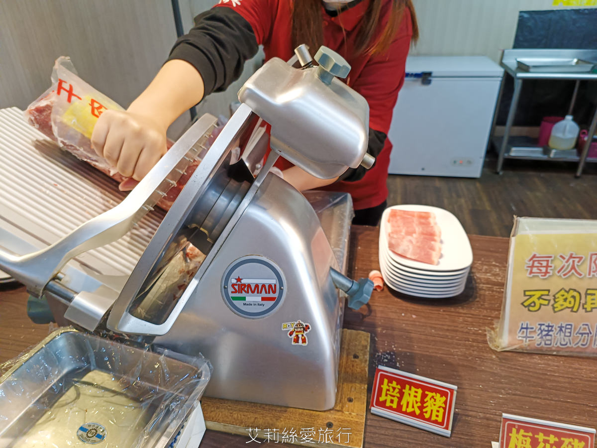 宜蘭吃到飽 礁溪吃到飽火鍋推薦 珍典精緻自助式火鍋 八種鍋底火鍋加自助吧任你吃 在地經營10年可容納百人大餐廳 有遊戲區