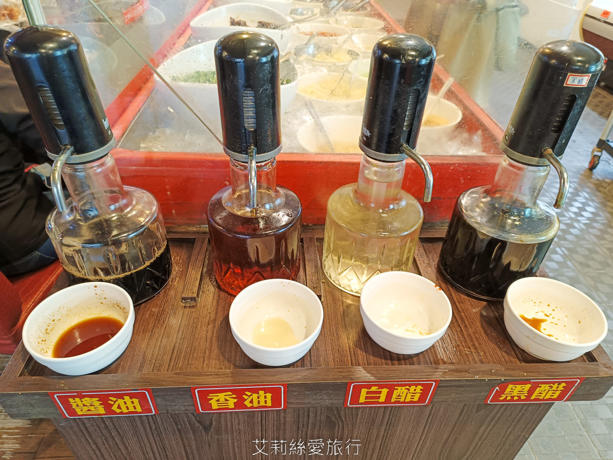 宜蘭吃到飽 礁溪吃到飽火鍋推薦 珍典精緻自助式火鍋 八種鍋底火鍋加自助吧任你吃 在地經營10年可容納百人大餐廳 有遊戲區