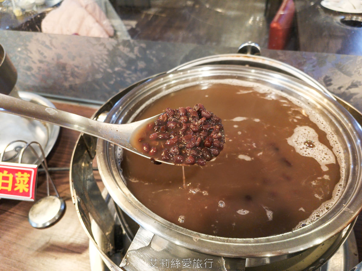 宜蘭吃到飽 礁溪吃到飽火鍋推薦 珍典精緻自助式火鍋 八種鍋底火鍋加自助吧任你吃 在地經營10年可容納百人大餐廳 有遊戲區