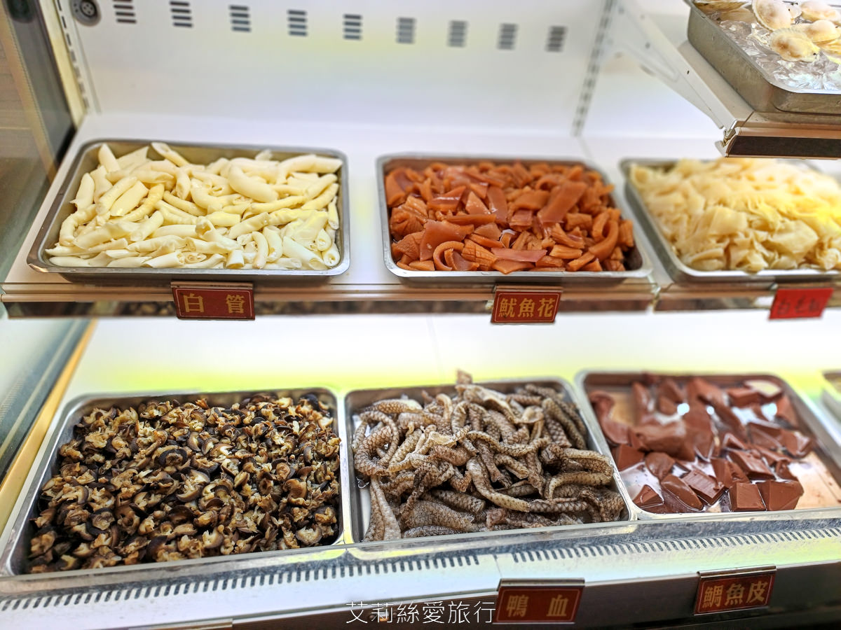 宜蘭吃到飽 礁溪吃到飽火鍋推薦 珍典精緻自助式火鍋 八種鍋底火鍋加自助吧任你吃 在地經營10年可容納百人大餐廳 有遊戲區