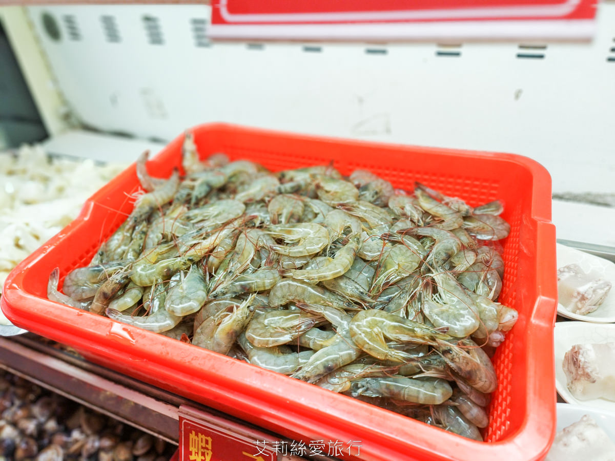 宜蘭吃到飽 礁溪吃到飽火鍋推薦 珍典精緻自助式火鍋 八種鍋底火鍋加自助吧任你吃 在地經營10年可容納百人大餐廳 有遊戲區