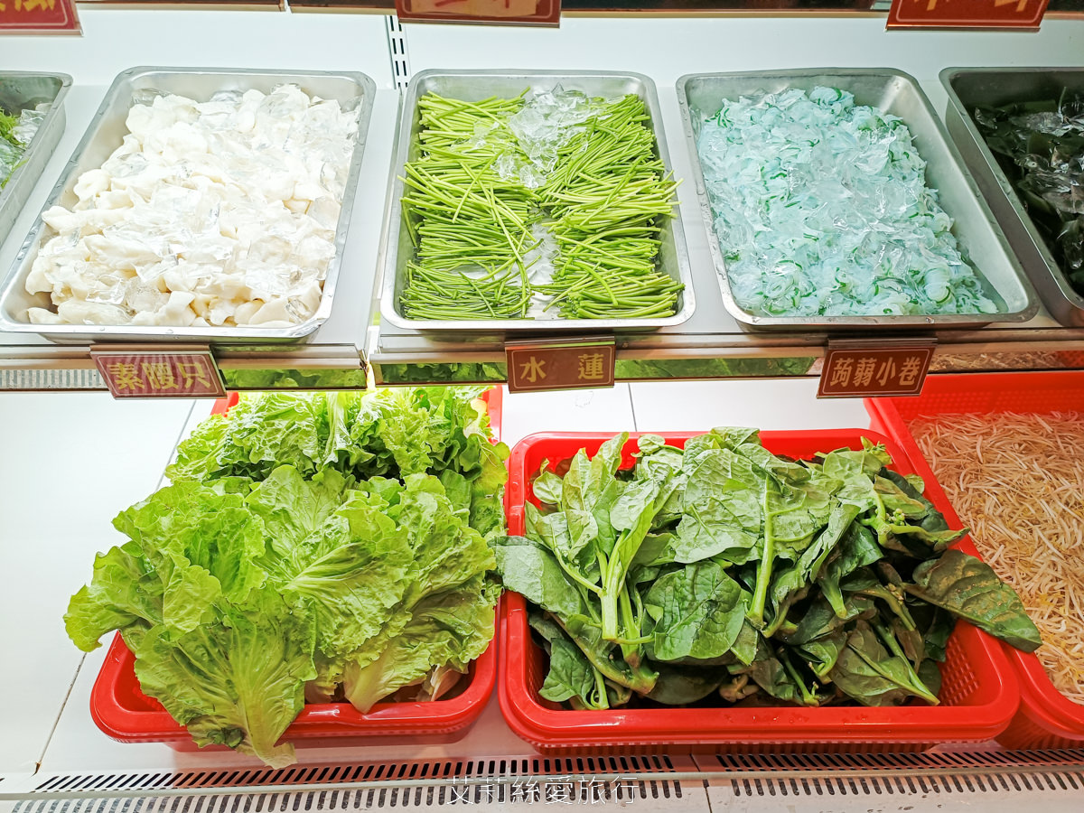 宜蘭吃到飽 礁溪吃到飽火鍋推薦 珍典精緻自助式火鍋 八種鍋底火鍋加自助吧任你吃 在地經營10年可容納百人大餐廳 有遊戲區