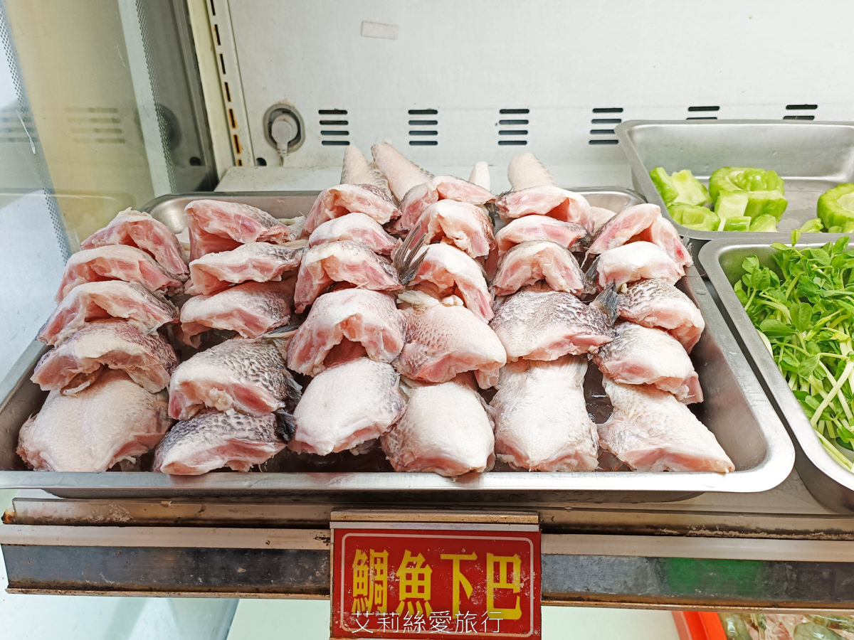 宜蘭吃到飽 礁溪吃到飽火鍋推薦 珍典精緻自助式火鍋 八種鍋底火鍋加自助吧任你吃 在地經營10年可容納百人大餐廳 有遊戲區