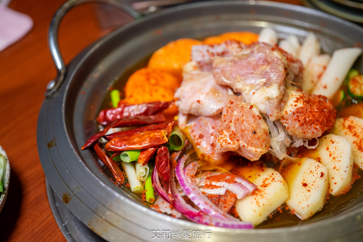 蘆洲美食推薦 甘釜京韓日燒肉料理專門店 嚴選新鮮食材、創意料理 日式無煙燒烤、韓式燒肉 浮誇系美食一次滿足 捷運蘆洲站