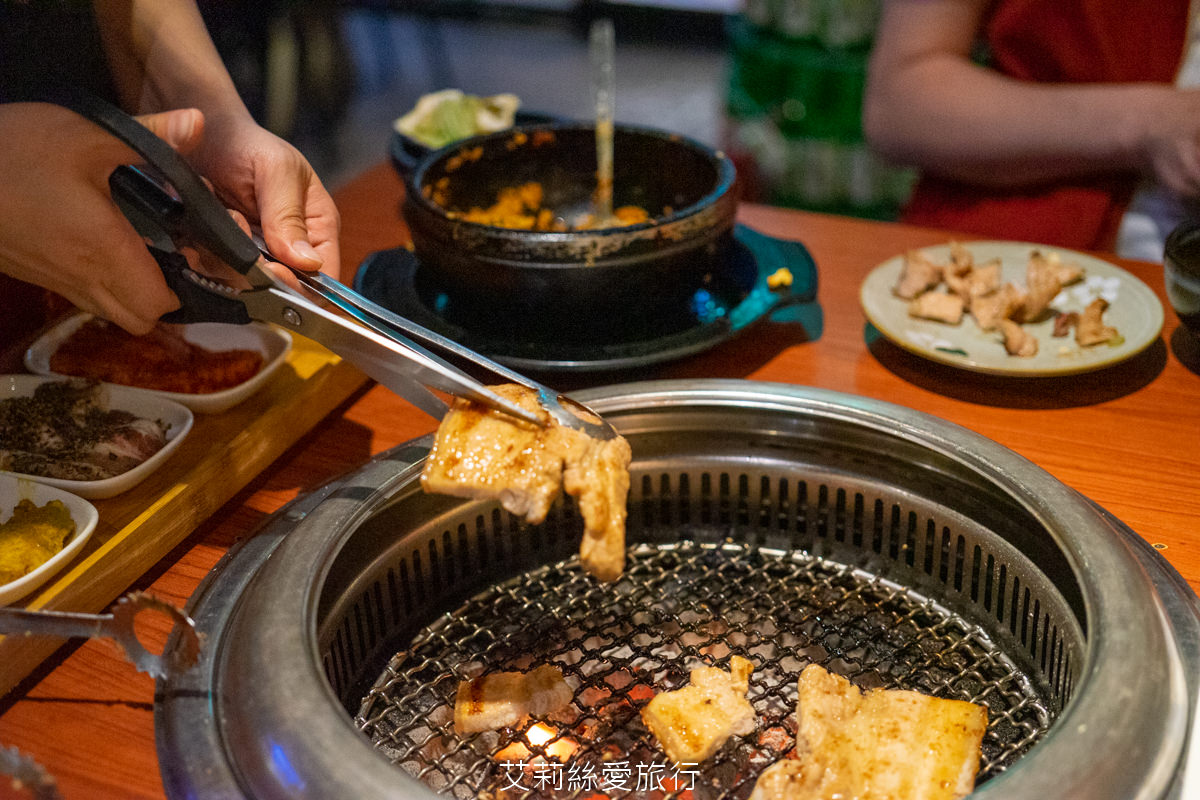 蘆洲美食推薦 甘釜京韓日燒肉料理專門店 嚴選新鮮食材、創意料理 日式無煙燒烤、韓式燒肉 浮誇系美食一次滿足 捷運蘆洲站