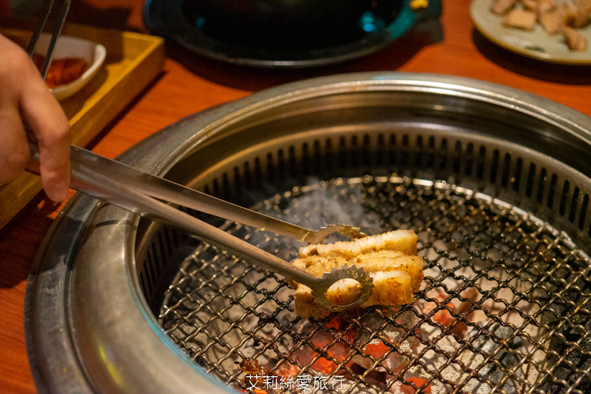 蘆洲美食推薦 甘釜京韓日燒肉料理專門店 嚴選新鮮食材、創意料理 日式無煙燒烤、韓式燒肉 浮誇系美食一次滿足 捷運蘆洲站