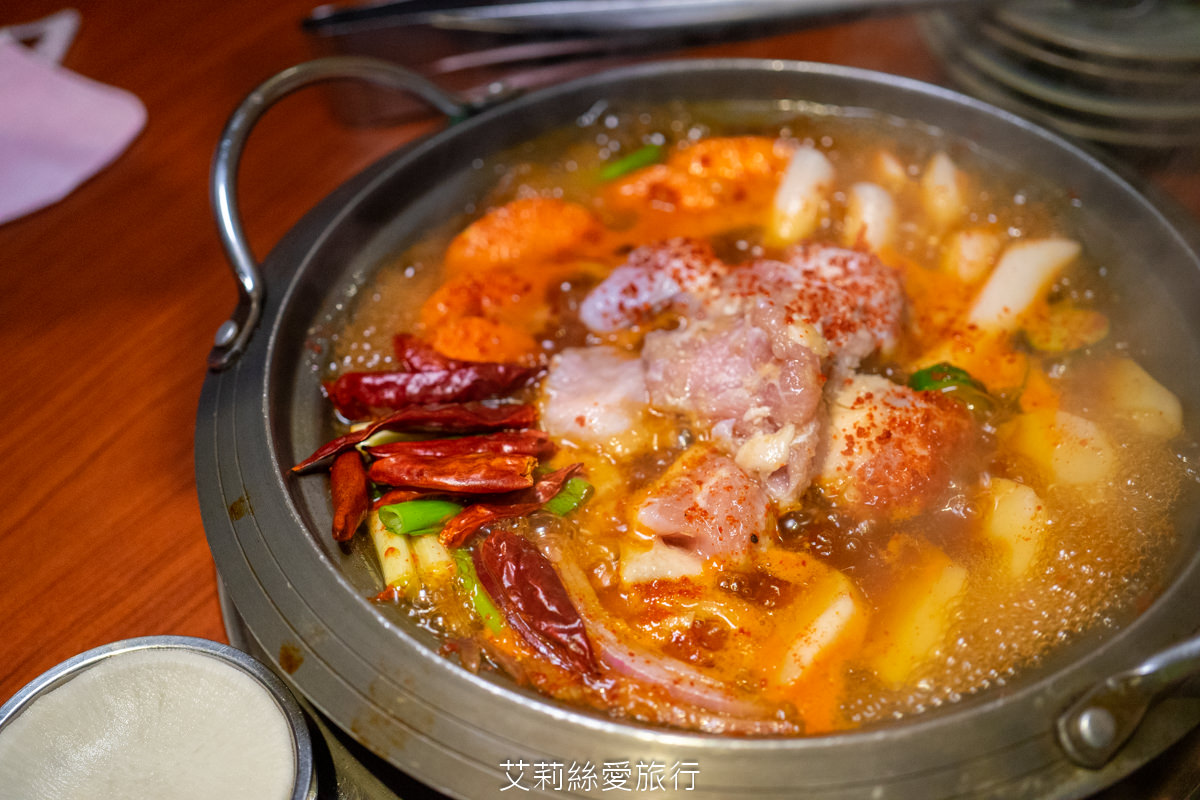 蘆洲美食推薦 甘釜京韓日燒肉料理專門店 嚴選新鮮食材、創意料理 日式無煙燒烤、韓式燒肉 浮誇系美食一次滿足 捷運蘆洲站