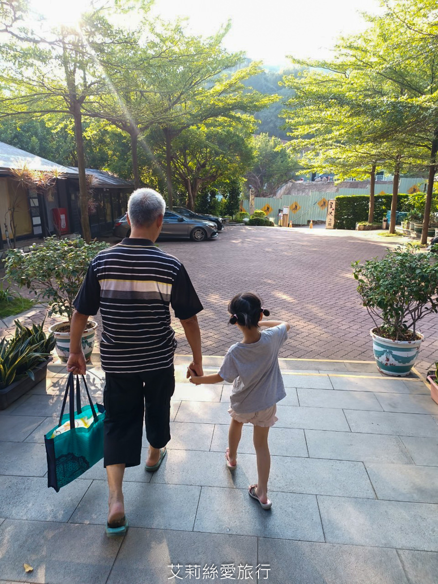 台北泡湯 皇池溫泉御膳館 吃砂鍋粥免費送雙人湯屋 還有露天溫泉可選擇 皇池三館差別 最新營業時間 北投泡湯 陽明山溫泉 - 第18張圖 台北泡湯 皇池溫泉御膳館 吃砂鍋粥免費送雙人湯屋 還有露天溫泉可選擇 皇池三館差別 最新營業時間 北投泡湯 陽明山溫泉