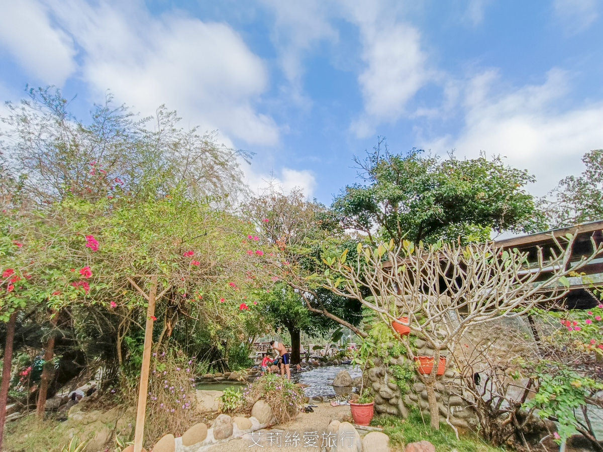 苗栗景點 石湯溫泉 3000坪峇里島風露天風呂美人湯 泡湯不限時 湯屋200元不限人數 吹風機不必投幣！近大湖草莓園