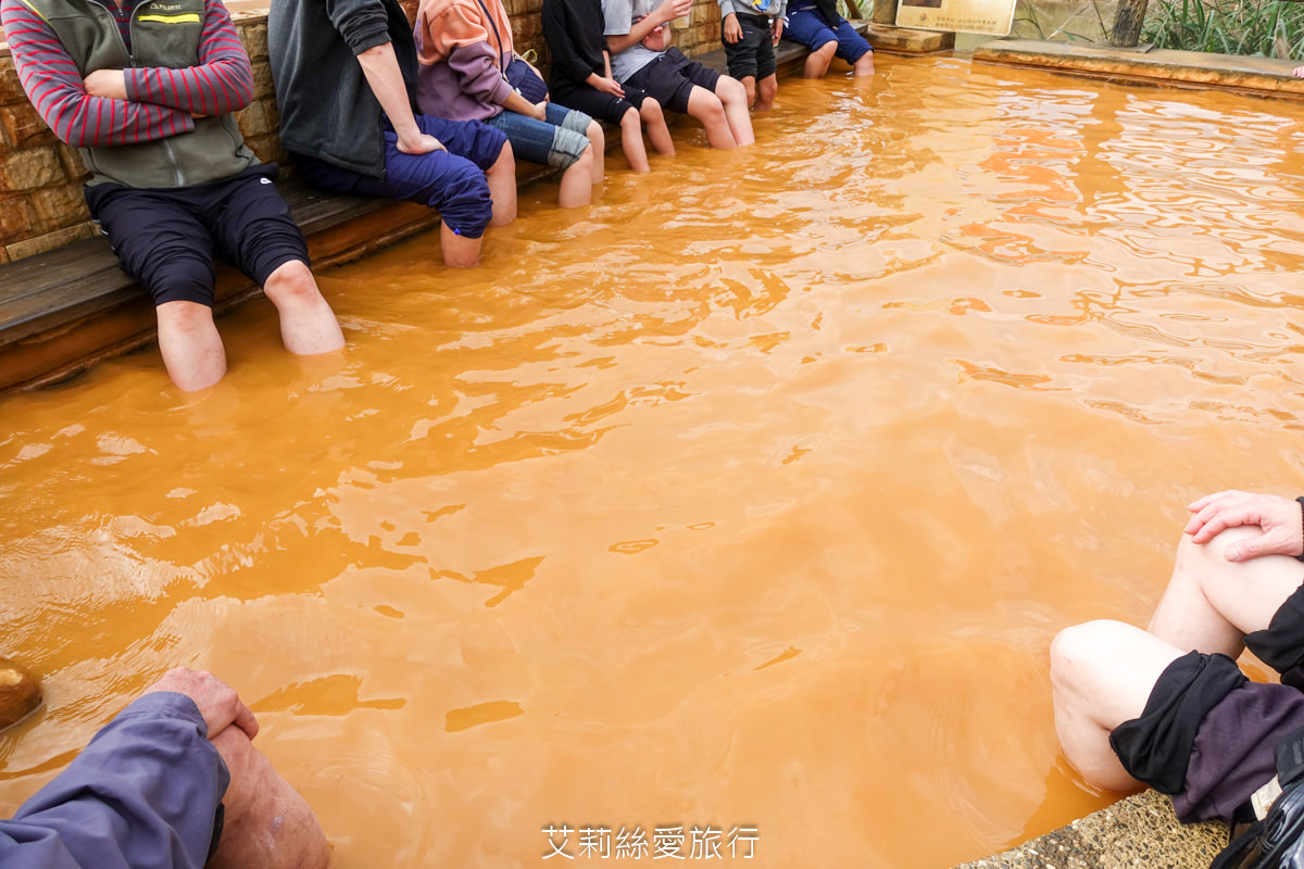 金山景點 磺港公共浴室 北海岸最美露天溫泉泡腳池 黃金之湯露天泡腳池 溫泉石板床 男女分開公共浴室