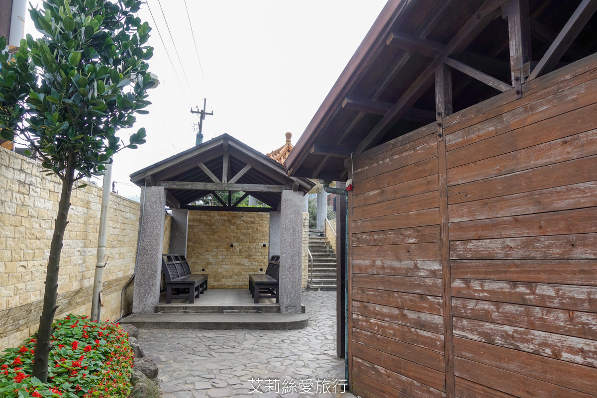 金山景點 磺港公共浴室 北海岸最美露天溫泉泡腳池 黃金之湯露天泡腳池 溫泉石板床 男女分開公共浴室