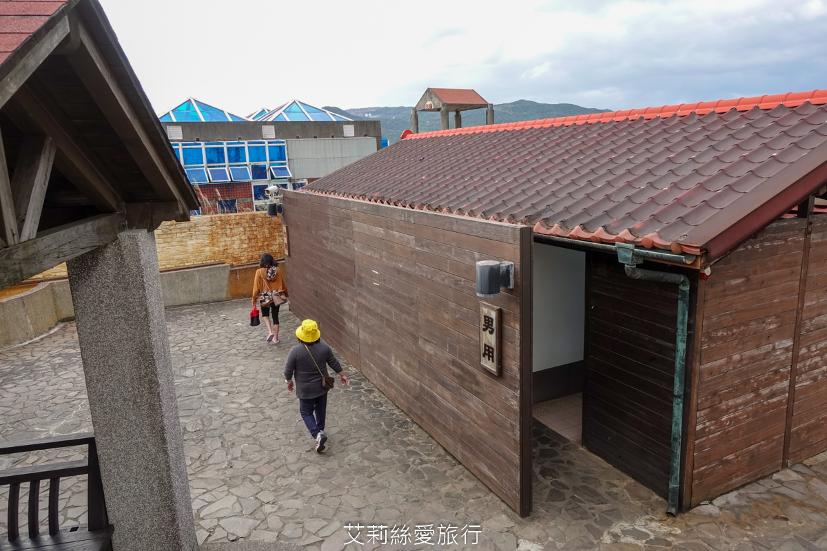 金山景點 磺港公共浴室 北海岸最美露天溫泉泡腳池 黃金之湯露天泡腳池 溫泉石板床 男女分開公共浴室