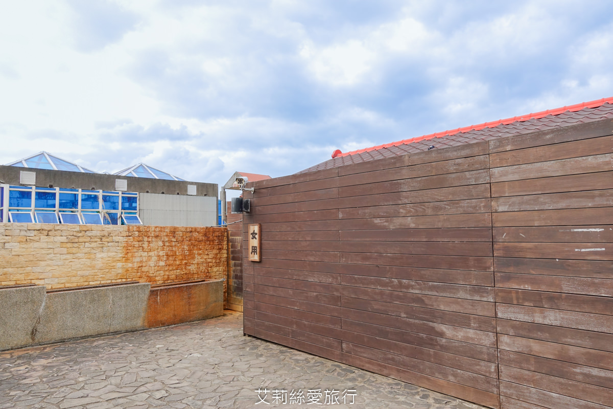 金山景點 磺港公共浴室 北海岸最美露天溫泉泡腳池 黃金之湯露天泡腳池 溫泉石板床 男女分開公共浴室