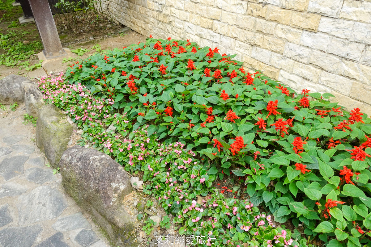 金山景點 磺港公共浴室 北海岸最美露天溫泉泡腳池 黃金之湯露天泡腳池 溫泉石板床 男女分開公共浴室