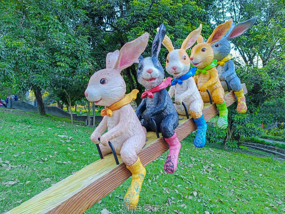 宜蘭礁溪免費景點！礁溪溫泉公園 可愛幾米兔公園 森林裡舒服泡足湯 離市區不遠的泡溫泉地點！礁溪轉運站旁