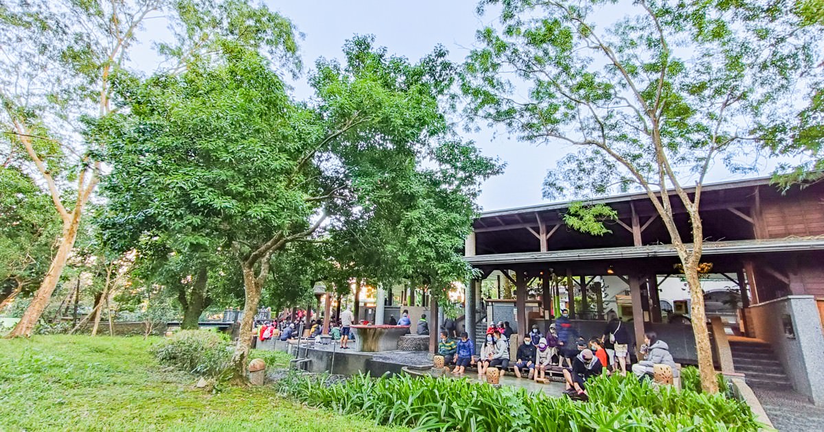 宜蘭礁溪免費景點！ SPA溫泉泡腳池  湯圍溝溫泉公園礁溪市區泡湯好去處 還能順路買伴手禮 小魚咬腳好好玩！