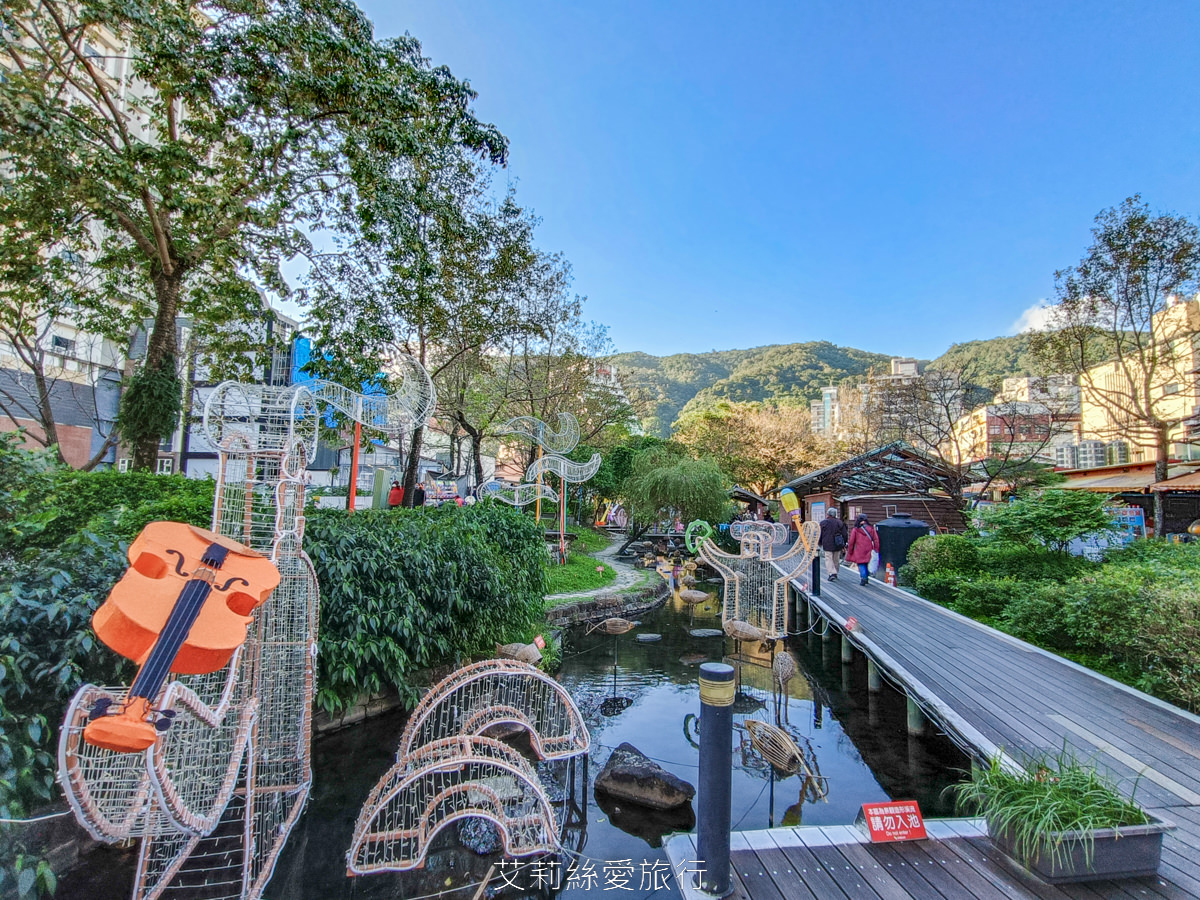 宜蘭礁溪免費景點！ SPA溫泉泡腳池  湯圍溝溫泉公園礁溪市區泡湯好去處 還能順路買伴手禮 小魚咬腳好好玩！