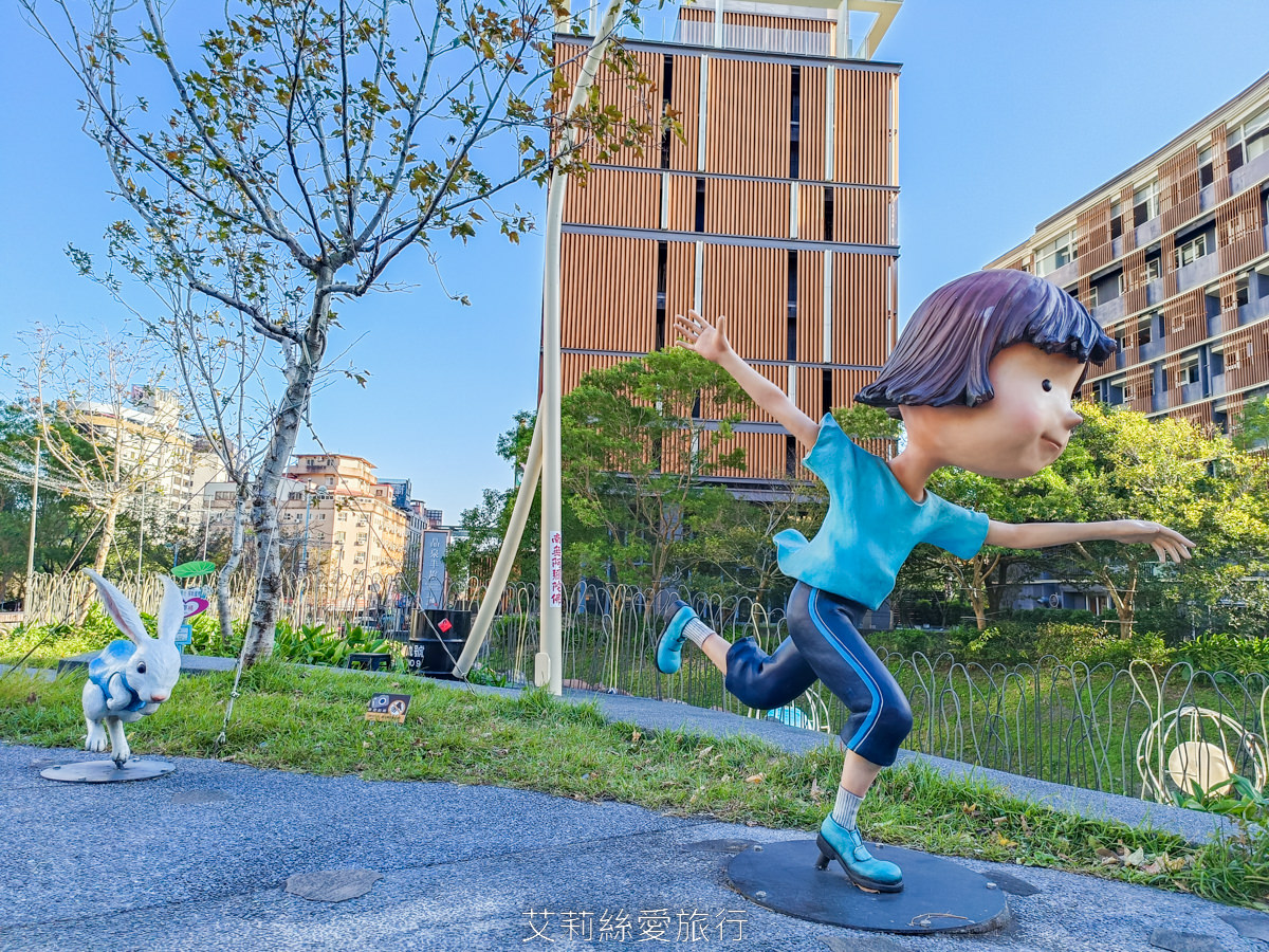 宜蘭礁溪免費景點！ SPA溫泉泡腳池  湯圍溝溫泉公園礁溪市區泡湯好去處 還能順路買伴手禮 小魚咬腳好好玩！