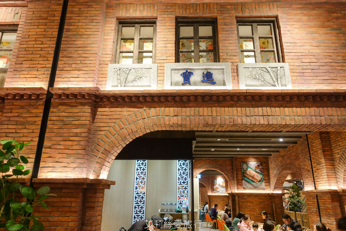 竹北免費景點 竹北大遠百 傳統客家圓樓時尚天井 必拍花布熊熊 客家老街 客家古厝 室內景點雨天備案