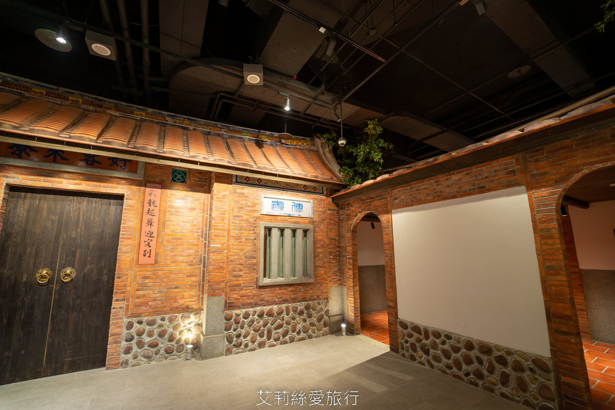 竹北免費景點 竹北大遠百 傳統客家圓樓時尚天井 必拍花布熊熊 客家老街 客家古厝 室內景點雨天備案