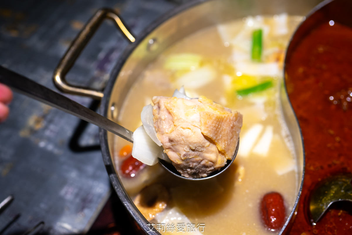 台北必吃麻辣鍋 黃仁勳美食地圖 老撈麻辣鍋新派火鍋及私房料理 老撈瘋鍋祭$990的綜合海鮮盤登記免費送! LINE好友不限時段啤酒買1送1 - 第20張圖 台北必吃麻辣鍋 黃仁勳美食地圖 老撈麻辣鍋新派火鍋及私房料理 老撈瘋鍋祭$990的綜合海鮮盤登記免費送! LINE好友不限時段啤酒買1送1