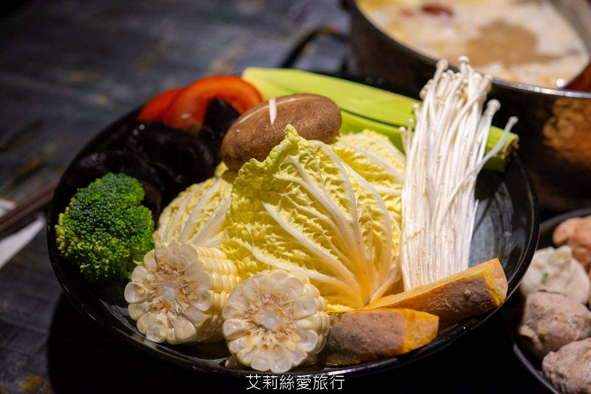 台北必吃麻辣鍋 黃仁勳美食地圖 老撈麻辣鍋新派火鍋及私房料理 老撈瘋鍋祭$990的綜合海鮮盤登記免費送! LINE好友不限時段啤酒買1送1 - 第22張圖 台北必吃麻辣鍋 黃仁勳美食地圖 老撈麻辣鍋新派火鍋及私房料理 老撈瘋鍋祭$990的綜合海鮮盤登記免費送! LINE好友不限時段啤酒買1送1